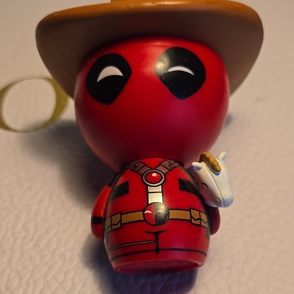 Red Deadpool Cowboy and Rocket Figurine Set - Picture 3 of 10
